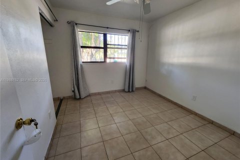 Villa ou maison à louer à Miami, Floride: 3 chambres, 196.67 m2 № 2028373 - photo 17
