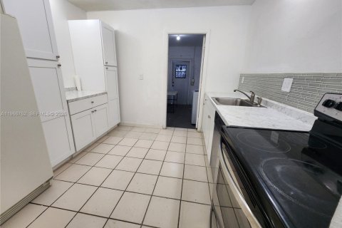 Villa ou maison à louer à Miami, Floride: 3 chambres, 196.67 m2 № 2028373 - photo 5