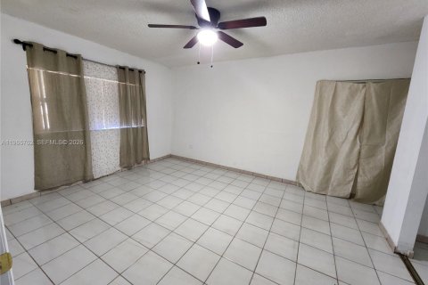 Villa ou maison à louer à Miami, Floride: 3 chambres, 196.67 m2 № 2028373 - photo 15