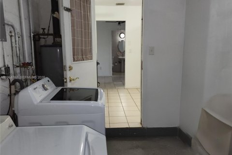 Villa ou maison à louer à Miami, Floride: 3 chambres, 196.67 m2 № 2028373 - photo 9