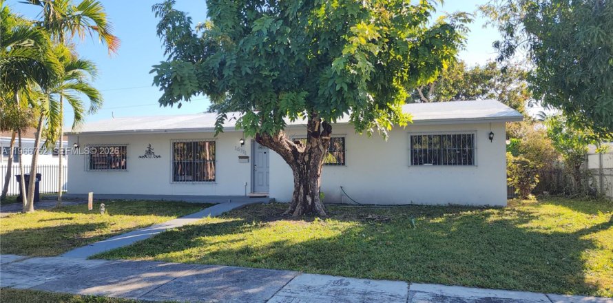 Villa ou maison à Miami, Floride 3 chambres, 196.67 m2 № 2028373