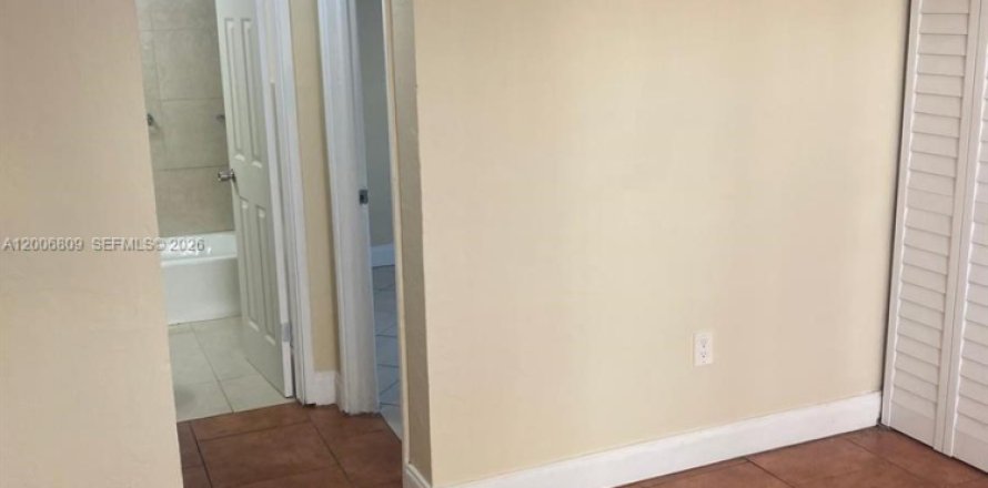 Apartamento en Miami, Florida 1 dormitorio, 532.14 m2 № 2170760