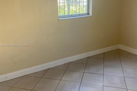 Apartamento en alquiler en Miami, Florida, 1 dormitorio, 532.14 m2 № 2170760 - foto 14