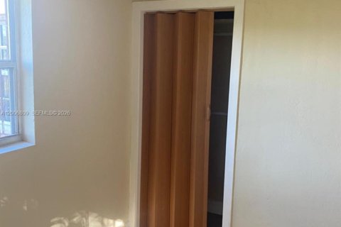 Apartamento en alquiler en Miami, Florida, 1 dormitorio, 532.14 m2 № 2170760 - foto 12