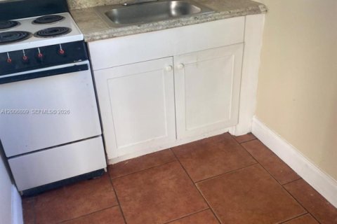 Apartamento en alquiler en Miami, Florida, 1 dormitorio, 532.14 m2 № 2170760 - foto 3