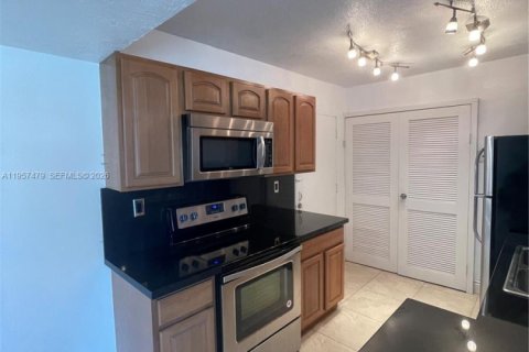 Купить кондоминиум в Майами, Флорида 3 спальни, 105.91м2, № 2020740 - фото 13