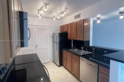 Купить кондоминиум в Майами, Флорида 3 спальни, 105.91м2, № 2020740 - фото 14