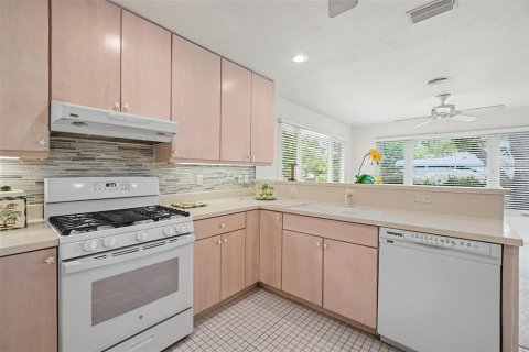 Villa ou maison à vendre à Sarasota, Floride: 2 chambres, 166.85 m2 № 2398904 - photo 18