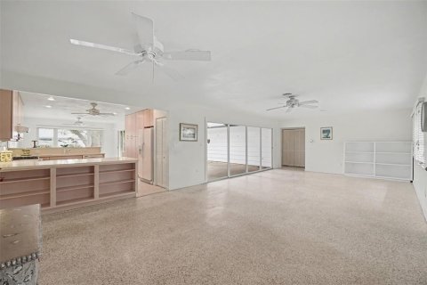 Villa ou maison à vendre à Sarasota, Floride: 2 chambres, 166.85 m2 № 2398904 - photo 11