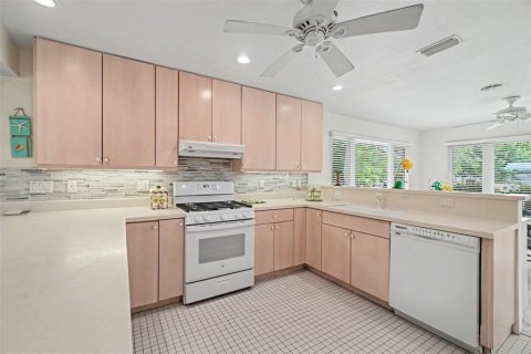 Villa ou maison à vendre à Sarasota, Floride: 2 chambres, 166.85 m2 № 2398904 - photo 16