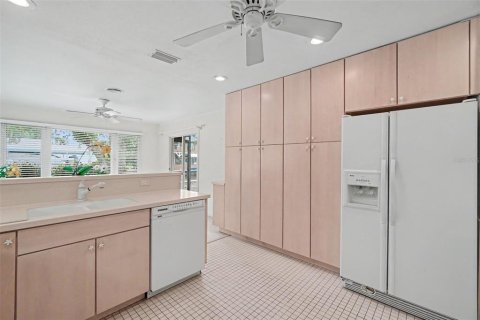 Villa ou maison à vendre à Sarasota, Floride: 2 chambres, 166.85 m2 № 2398904 - photo 20
