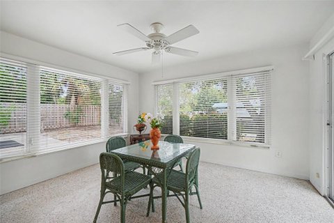 Villa ou maison à vendre à Sarasota, Floride: 2 chambres, 166.85 m2 № 2398904 - photo 12