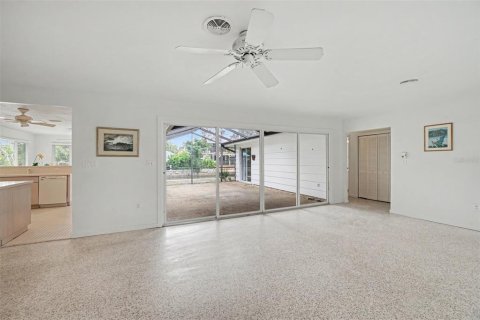 Villa ou maison à vendre à Sarasota, Floride: 2 chambres, 166.85 m2 № 2398904 - photo 10