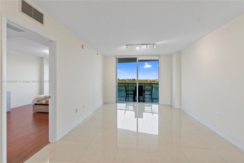Condo in Sunrise, Florida, 3 bedrooms  № 1978800 - photo 17