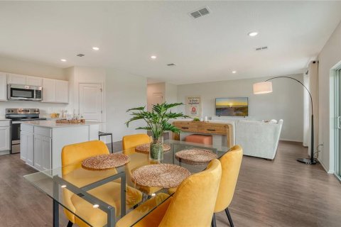 House in Sarasota, Florida 4 bedrooms, 205.87 sq.m. № 2400318 - photo 6