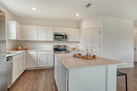 House in Sarasota, Florida 4 bedrooms, 205.87 sq.m. № 2400318 - photo 3