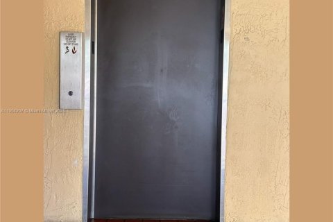 Condominio en venta en Miramar, Florida, 2 dormitorios, 76.18 m2 № 1954648 - foto 19