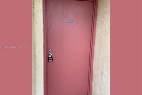 Condominio en venta en Miramar, Florida, 2 dormitorios, 76.18 m2 № 1954648 - foto 17