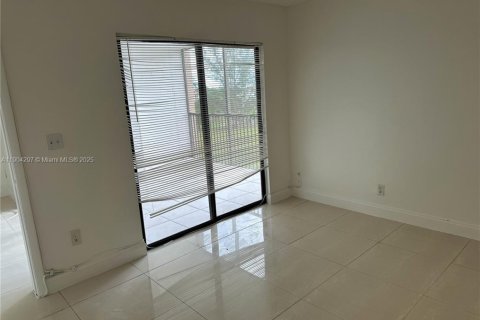 Condominio en venta en Miramar, Florida, 2 dormitorios, 76.18 m2 № 1954648 - foto 10