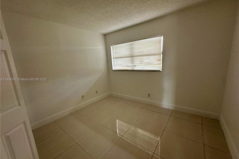 Condominio en venta en Miramar, Florida, 2 dormitorios, 76.18 m2 № 1954648 - foto 14
