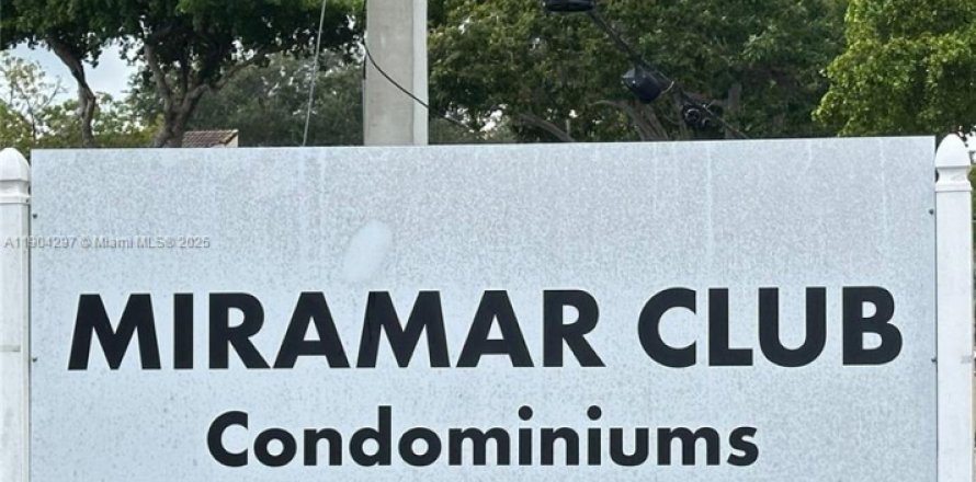 Condominio en Miramar, Florida, 2 dormitorios  № 1954648