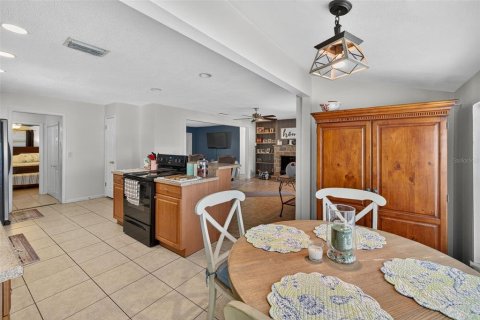 House in Brandon, Florida 3 bedrooms, 168.43 sq.m. № 2410037 - photo 17