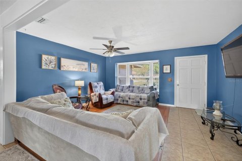 House in Brandon, Florida 3 bedrooms, 168.43 sq.m. № 2410037 - photo 10