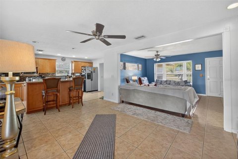 House in Brandon, Florida 3 bedrooms, 168.43 sq.m. № 2410037 - photo 14