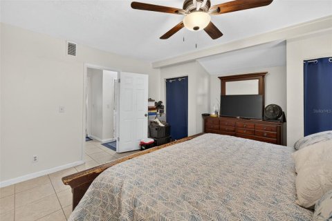 House in Brandon, Florida 3 bedrooms, 168.43 sq.m. № 2410037 - photo 28