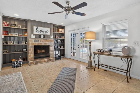 House in Brandon, Florida 3 bedrooms, 168.43 sq.m. № 2410037 - photo 20