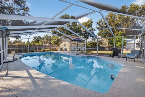 House in Brandon, Florida 3 bedrooms, 168.43 sq.m. № 2410037 - photo 3
