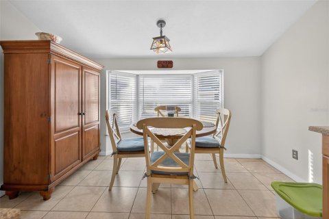 House in Brandon, Florida 3 bedrooms, 168.43 sq.m. № 2410037 - photo 18