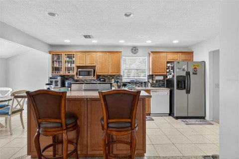 House in Brandon, Florida 3 bedrooms, 168.43 sq.m. № 2410037 - photo 15