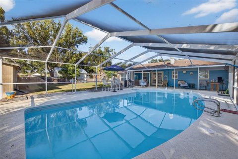 House in Brandon, Florida 3 bedrooms, 168.43 sq.m. № 2410037 - photo 4