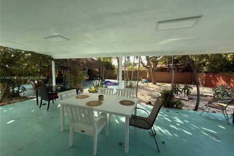 House in North Miami Beach, Florida 3 bedrooms, 185.34 sq.m. № 1944940 - photo 14