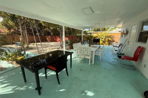 House in North Miami Beach, Florida 3 bedrooms, 185.34 sq.m. № 1944940 - photo 15