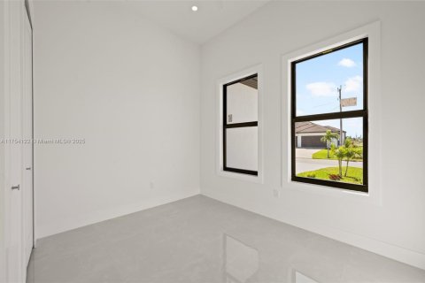 Casa en venta en Cape Coral, Florida, 4 dormitorios, 182.27 m2 № 1502469 - foto 30