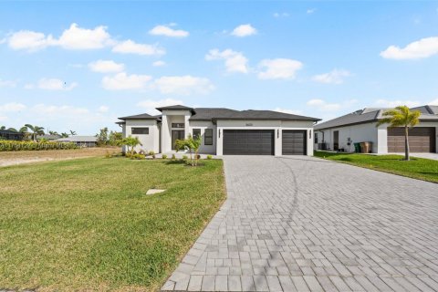 Casa en venta en Cape Coral, Florida, 4 dormitorios, 182.27 m2 № 1502469 - foto 2