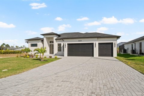 Casa en venta en Cape Coral, Florida, 4 dormitorios, 182.27 m2 № 1502469 - foto 1