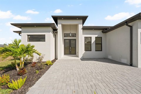 Casa en venta en Cape Coral, Florida, 4 dormitorios, 182.27 m2 № 1502469 - foto 4