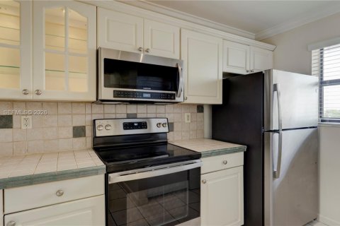 Купить кондоминиум в Майами, Флорида 2 спальни, 94.2м2, № 2006916 - фото 12