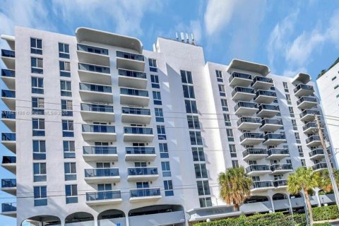 Condominio en venta en North Bay Village, Florida, 1 dormitorio, 70.61 m2 № 1832377 - foto 5
