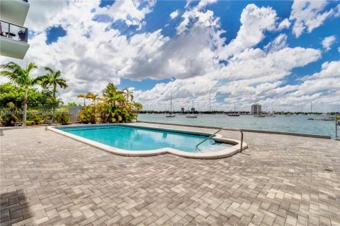 Condominio en venta en North Bay Village, Florida, 1 dormitorio, 70.61 m2 № 1832377 - foto 17