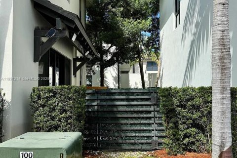 Снять в аренду виллу или дом в Дорал, Флорида 3 спальни, 202.16м2, № 1989905 - фото 26