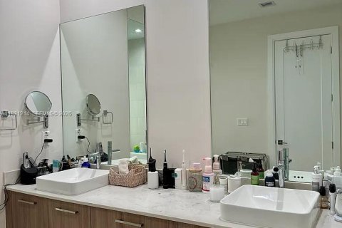 Снять в аренду виллу или дом в Дорал, Флорида 3 спальни, 202.16м2, № 1989905 - фото 9