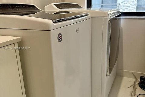 Снять в аренду виллу или дом в Дорал, Флорида 3 спальни, 202.16м2, № 1989905 - фото 13