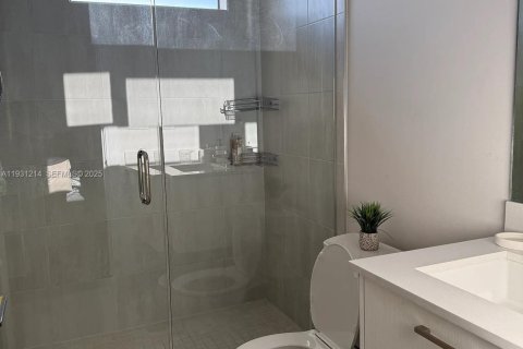 Снять в аренду виллу или дом в Дорал, Флорида 3 спальни, 202.16м2, № 1989905 - фото 11