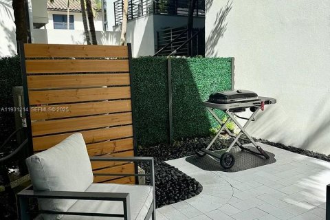 Снять в аренду виллу или дом в Дорал, Флорида 3 спальни, 202.16м2, № 1989905 - фото 15