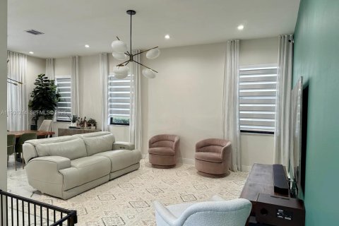 Снять в аренду виллу или дом в Дорал, Флорида 3 спальни, 202.16м2, № 1989905 - фото 2