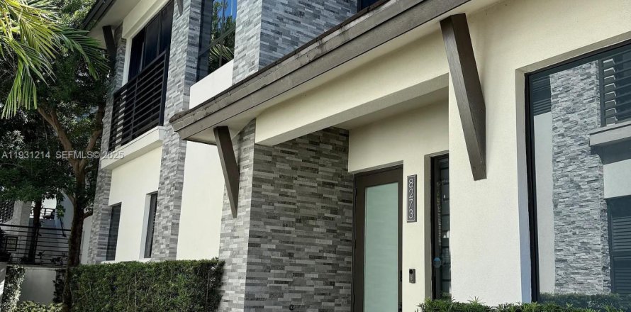 Дом в Дорал, Флорида 3 спальни, 202.16м2 № 1989905